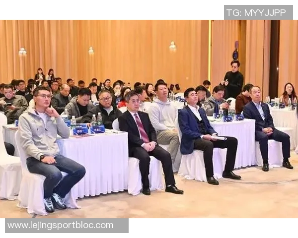 足球协会召开三大重要会议聚焦注册转会与教练员发展策略