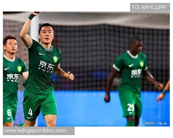 国安队李磊因右大腿肌肉拉伤预计缺阵四周球队面临人员紧张局面