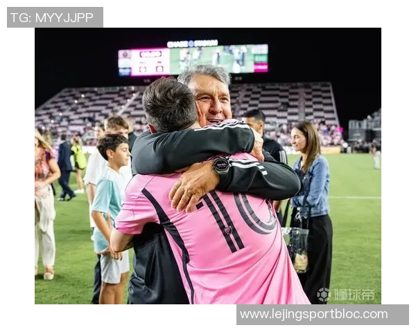 门兴主帅谈少一人作战的荣耀时刻为球队展现的拼搏精神感到无比自豪