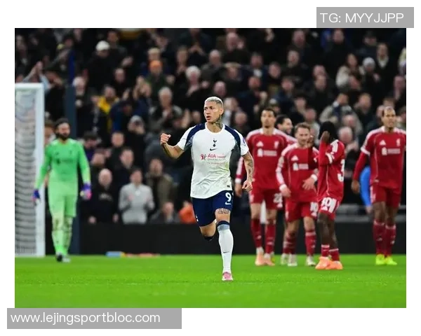 西蒙斯转会费6500万欧在热刺赛季零进球仍在努力适应新环境