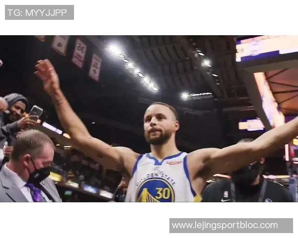 四年前的今天库里三分球超越雷阿伦成为NBA历史三分王的辉煌时刻