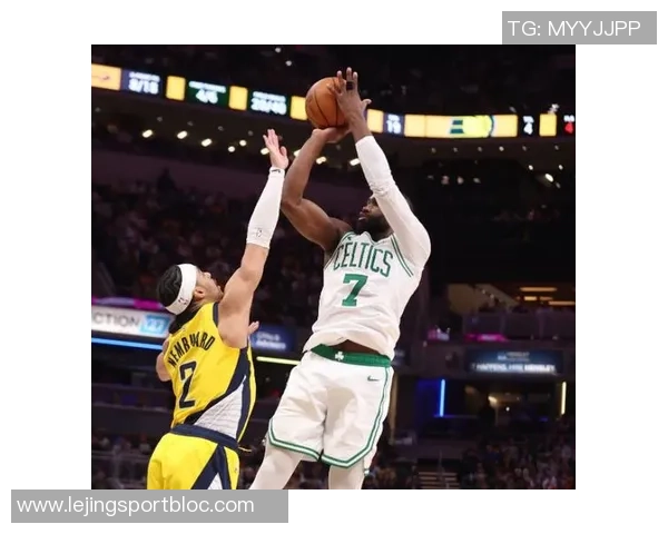 杰伦布朗三分球表现出色并为豪泽破纪录加油的精彩瞬间