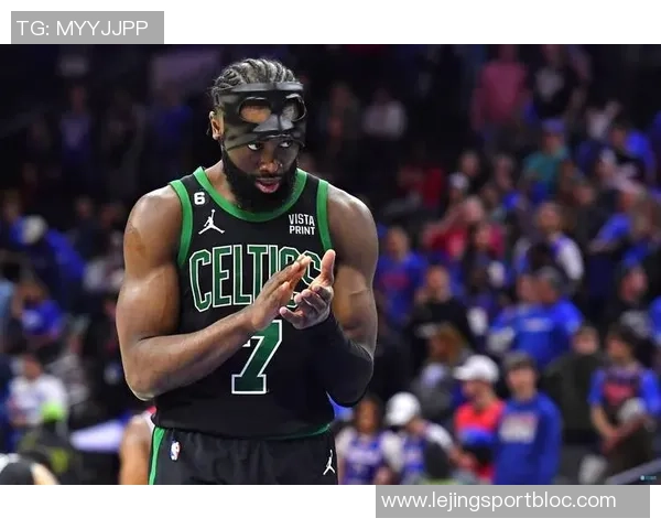 杰伦布朗谈末节反扑时的心态与队友沟通的重要性