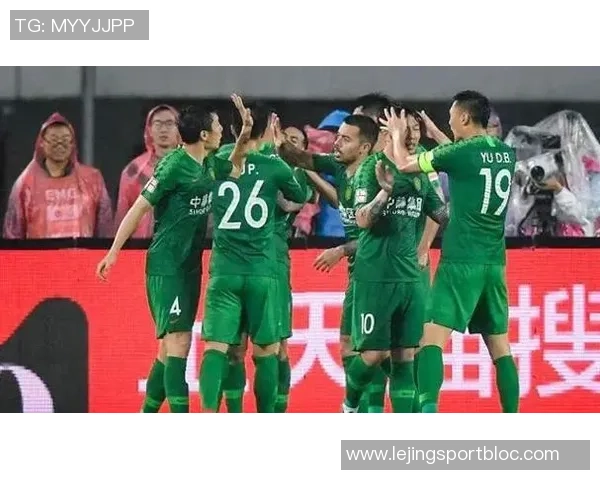 国安球迷热情助阵足协杯期待现场见证球队夺冠铁路出行服务便捷无忧